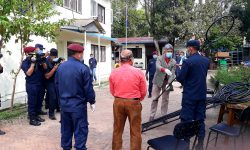 ग्रिल तथा स्टील व्यवसायी महासंघद्धारा प्रहरीलाई मेनक्याच स्टिक निशुल्क वितरण