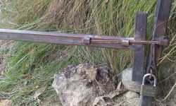 कोभिड १९ : म्याग्दीमा सडकमै लगाइयो ताल्चा