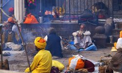 बन्दाबन्दीको अवज्ञा गर्दै नागाबाबा दर्शन