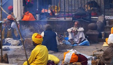 बन्दाबन्दीको अवज्ञा गर्दै नागाबाबा दर्शन