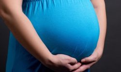 कोरोना संक्रमण हुनसक्ने भन्दै घरधनीले गर्भवतीलाई जबरजस्ती डेराबाट निकाले