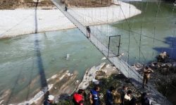 कोभिड १९: जोखिम रोक्न झोलुङ्गे पुलमा ताला