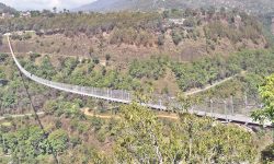 बन्दाबन्दीमै झोलुङ्गे पुल निर्माण, संसारकै लामो भएको दाबी