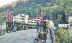 तातोपानी नाकाबाट आज दुईवटा कन्टेनर भित्रिए