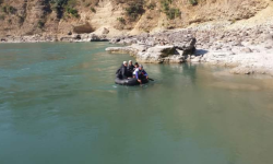 बत्तीस सय तिरेर महाकाली तरे, बीच बाटामै अलपत्र