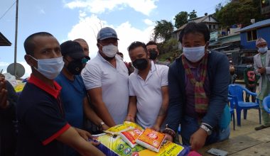 लकडाउन प्रभावित २ सय ५० परिवारलाई राहत वितरण