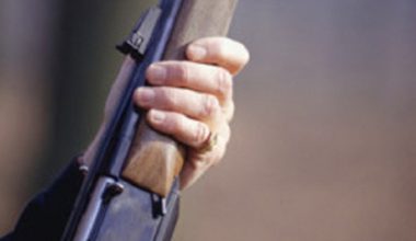 कोरोना संक्रमितलाई आइसोलेसनमा राख्न खोज्दा स्थानीयको अवरोध, १२ राउड हवाई फायर