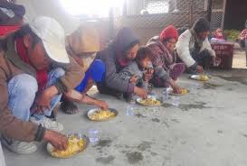 वडावासीको पेट भर्दै वडाध्यक्ष लामा, दैनिक एक हजारलाई खाना