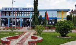 घर जान नपाएपछि विमानस्थल अगाडि धर्ना