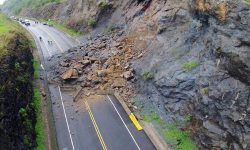 हेटौँडा -कुलेखानी -काठमाडौँ सडकखण्डमा  पहिरो, हटाउन शुरु