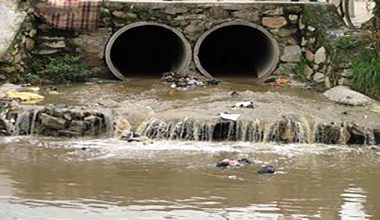 अरनिको राजमार्गको भेलले बगाएका चालक अझै बेपत्ता