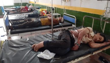 बाँकेमा गए राति भएको सडक दुर्घटनामा परी घाइते भएकाहरुको उपचार हुँदै (फोटो)