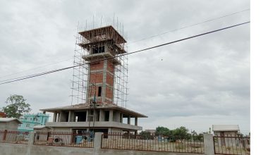 निर्माणाधीन घण्टाघर(फोटो)