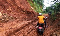 बागलुङको जोखिमपूर्ण यात्रा (फोटो)