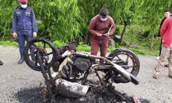 आगजनी गरेका मोटरसाइकल (फोटो)