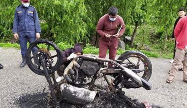 आगजनी गरेका मोटरसाइकल (फोटो)