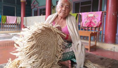 वृद्धाश्रममा चकटी बुन्दै गङ्गामाया