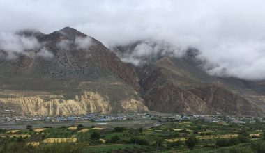 बादलको घुम्टोमुनि जोमसोम बजार (फोटो)