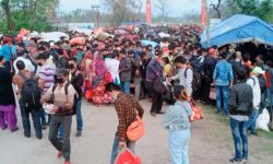 गड्डाचौकीबाट दैनिक सयौंको संख्यामा नेपालीहरु भित्रदैंस् परीक्षण नहुंदा संक्रमणको जोखिम बढ्दो