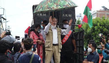 सरकार ढाल्न षड्यन्त्र गर्नेलाई किन देश निकाला गर्नुहुन्न ? – डा. बाबुराम भट्टराई