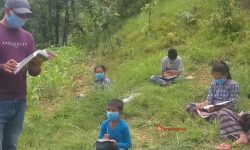 टोलटोलमा कक्षा सञ्चालन गर्ने