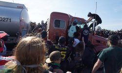 अमेरिकाका विभिन्न शहरमा भएको प्रदर्शनमा झडप र आगजनी, राष्ट्रपति ट्रम्पविरुद्ध नाराबाजी