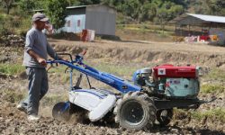 कास्कीको मादी गाउँपालिकाले दियो किसानलाई ५० प्रतिशत अनुदानमा हाते ट्याक्टर