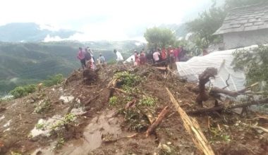 पर्वतमा पहिरोले पुरिएर पाँच  जनाको मृत्यु, चार जना अझै बेपत्ता, खोजीकार्य जारी