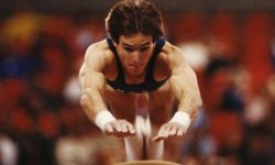 अमेरिकी पहिलो स्वर्ण पदक विजेता कुर्ट थोमसको निधन