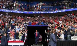 कोरोना महामारीकै बीच ट्रम्पको चुनावी अभियान, सर्वत्र आलोचना