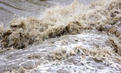 Flood victims still living in tents