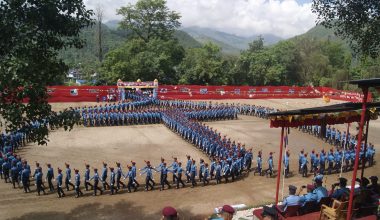 परेड देखाउँदै प्रशिक्षार्थी प्रहरी