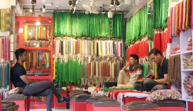 साउनमा हरियो चुरापोते किन्न भिडभाड हुने पसल कोभिड–१९का कारण सुनसान