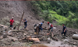 पहिरो पीडित भन्छन्, ‘तान्दातान्दै श्रीमती र छोरीलाई पुर्यो’