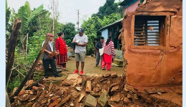 तनहुँमा पहिरोले पुर्‍याएको क्षति सङ्कलन गर्दै जनप्रतिनिधिहरू