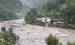 बाढीले राम मन्दिर सहित चारवटा पुल बगायो, एक व्यक्ति वेपत्ता