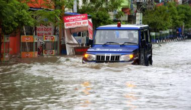 जलमग्न सडक