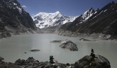 खासाको हिमताल फुट्ने खतरा भन्दै भोटेकोसीका जनतालाई सुरक्षित रहन प्रशासनको आग्रह