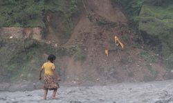 पहिरोमा स्काभेटर पुरियो , दुई चालक बेपत्ता