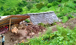 पर्वतको विभिन्न ठाउँमा गएको पहिरोमा परि   १० जनाले ज्यान गुमाए