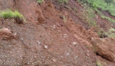 पहिराेका कारण छाप भञ्ज्याङका ६५ घर जोखिममा