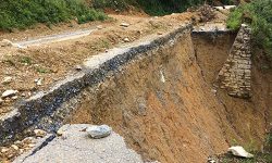 पहिराेले भत्किएको मध्यपहाडी पुष्पलाल लोकमार्ग