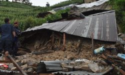 पहिराेमा पुरिएको ११ घण्टापछि शव भेटियो, खोलाले बगाएका अझै बेपत्ता