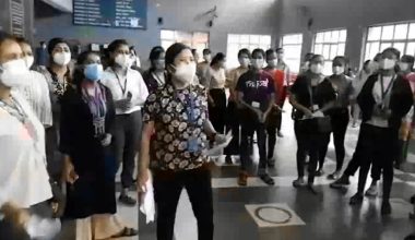 धरानस्थित बीपी कोइराला स्वास्थ्य विज्ञान प्रतिष्ठानका नर्सहरु आन्दोलित