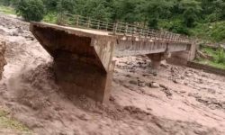 कैलास खोला माथिको पक्की पुल बाढीले बगायो