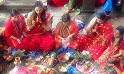 ‘तीज घरभित्रै मनाऔं’