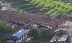 सिन्धुपाल्चोक भीषण पहिरो :  हेलिकप्टरबाट उद्धार टोली पठाइँदै