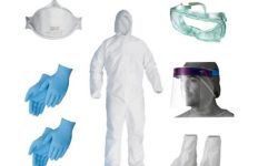 पूर्वप्रधानमन्त्री खनालद्वारा इलाम अस्पताललाई पिपिइ वितरण