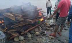 आठ दिन पछि बालिकाको दाहसंस्कार