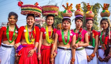 थारु समुदायका महिला जितिया पर्व मनाउँदै